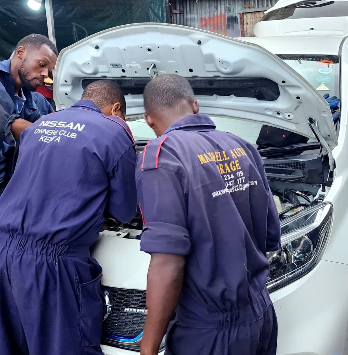 Maxwell Auto Garage team of expert mechanics